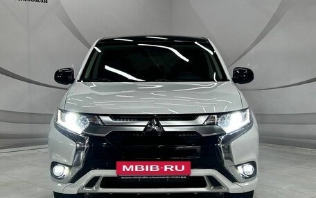 Mitsubishi Outlander III рестайлинг 3, 2022 год, 2 470 000 рублей, 5 фотография