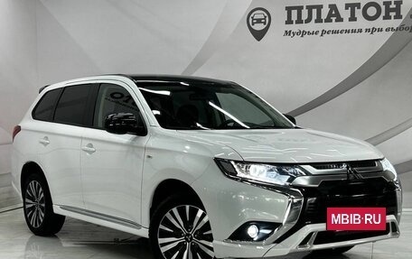 Mitsubishi Outlander III рестайлинг 3, 2022 год, 2 470 000 рублей, 3 фотография