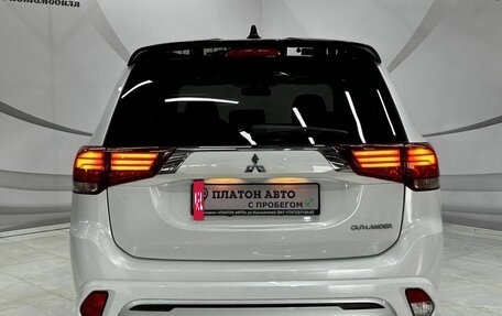 Mitsubishi Outlander III рестайлинг 3, 2022 год, 2 470 000 рублей, 6 фотография