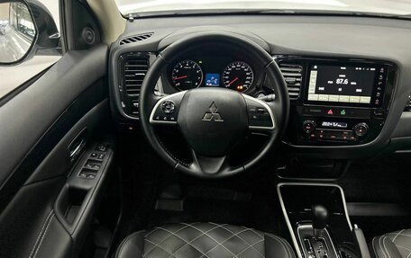 Mitsubishi Outlander III рестайлинг 3, 2022 год, 2 470 000 рублей, 15 фотография