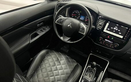 Mitsubishi Outlander III рестайлинг 3, 2022 год, 2 470 000 рублей, 24 фотография