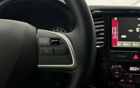 Mitsubishi Outlander III рестайлинг 3, 2022 год, 2 470 000 рублей, 21 фотография
