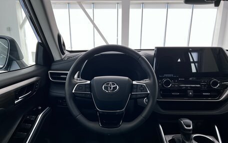 Toyota Highlander, 2024 год, 6 050 000 рублей, 18 фотография