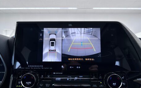 Toyota Highlander, 2024 год, 6 050 000 рублей, 39 фотография