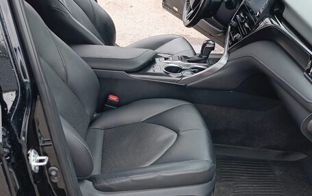 Toyota Camry, 2022 год, 3 600 000 рублей, 10 фотография
