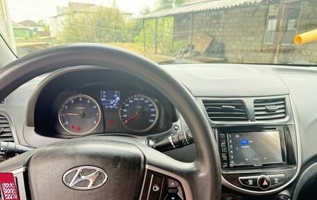 Hyundai Solaris II рестайлинг, 2014 год, 830 000 рублей, 5 фотография