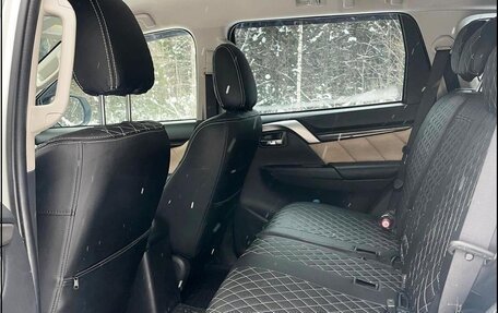 Mitsubishi Pajero Sport III рестайлинг, 2017 год, 3 980 000 рублей, 4 фотография