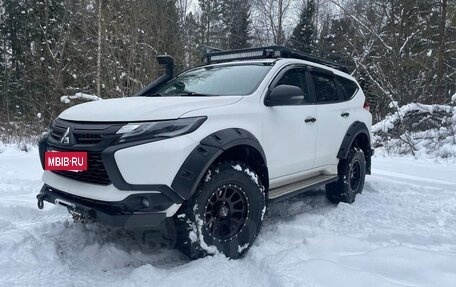 Mitsubishi Pajero Sport III рестайлинг, 2017 год, 3 980 000 рублей, 5 фотография