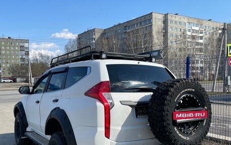 Mitsubishi Pajero Sport III рестайлинг, 2017 год, 3 980 000 рублей, 3 фотография