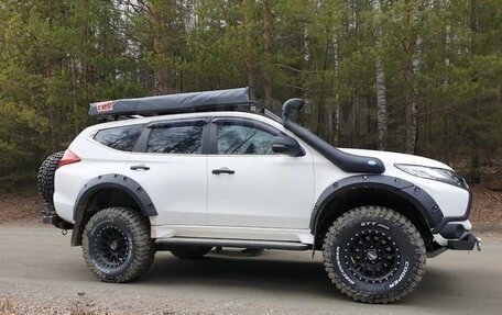 Mitsubishi Pajero Sport III рестайлинг, 2017 год, 3 980 000 рублей, 9 фотография