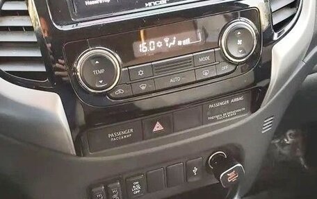 Mitsubishi Pajero Sport III рестайлинг, 2017 год, 3 980 000 рублей, 19 фотография