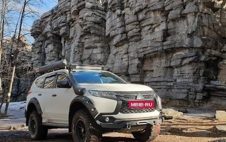 Mitsubishi Pajero Sport III рестайлинг, 2017 год, 3 980 000 рублей, 7 фотография