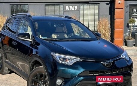 Toyota RAV4, 2018 год, 1 950 000 рублей, 2 фотография