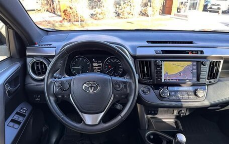 Toyota RAV4, 2018 год, 1 950 000 рублей, 8 фотография