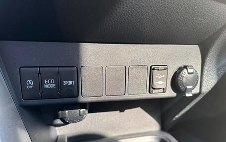 Toyota RAV4, 2018 год, 1 950 000 рублей, 29 фотография