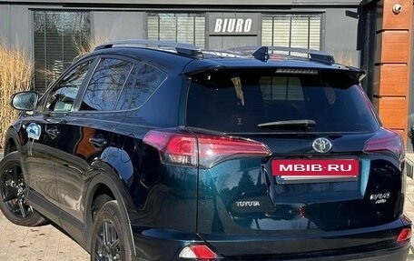 Toyota RAV4, 2018 год, 1 950 000 рублей, 31 фотография