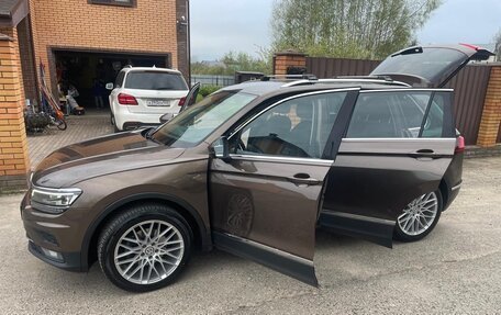 Volkswagen Tiguan II, 2018 год, 2 150 000 рублей, 2 фотография