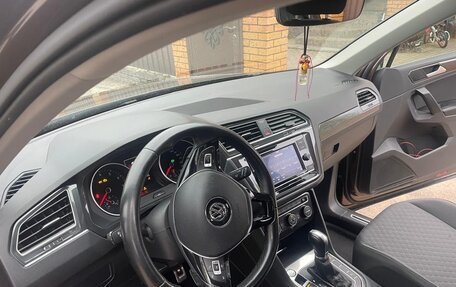 Volkswagen Tiguan II, 2018 год, 2 150 000 рублей, 3 фотография