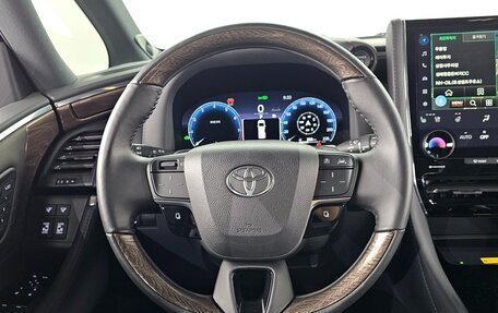 Toyota Alphard, 2023 год, 10 489 366 рублей, 14 фотография