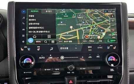 Toyota Alphard, 2023 год, 10 489 366 рублей, 15 фотография