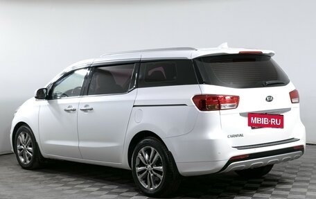 KIA Carnival III, 2018 год, 2 670 000 рублей, 7 фотография