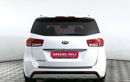 KIA Carnival III, 2018 год, 2 670 000 рублей, 6 фотография