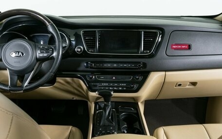 KIA Carnival III, 2018 год, 2 670 000 рублей, 12 фотография