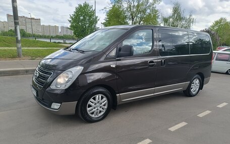 Hyundai Grand Starex Grand Starex I рестайлинг 2, 2015 год, 2 450 000 рублей, 2 фотография