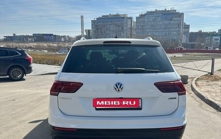 Volkswagen Tiguan II, 2018 год, 2 350 000 рублей, 3 фотография
