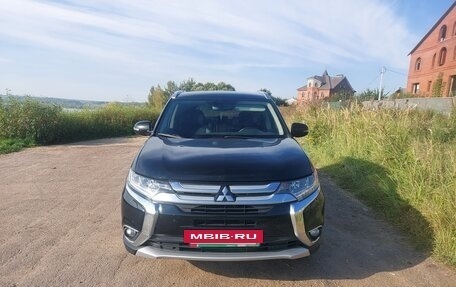 Mitsubishi Outlander III рестайлинг 3, 2015 год, 1 500 000 рублей, 3 фотография