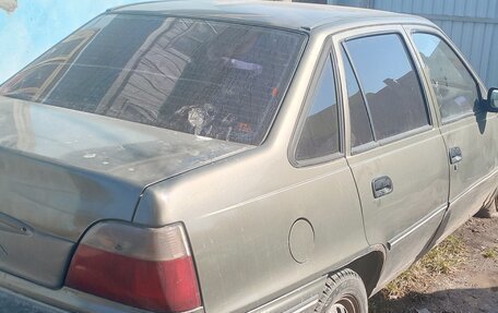 Daewoo Nexia I рестайлинг, 2003 год, 100 000 рублей, 5 фотография