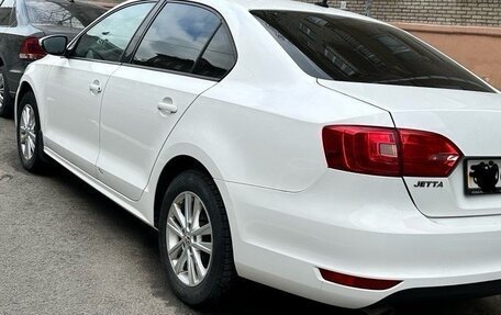 Volkswagen Jetta VI, 2013 год, 950 000 рублей, 6 фотография