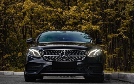Mercedes-Benz E-Класс, 2019 год, 4 100 000 рублей, 3 фотография