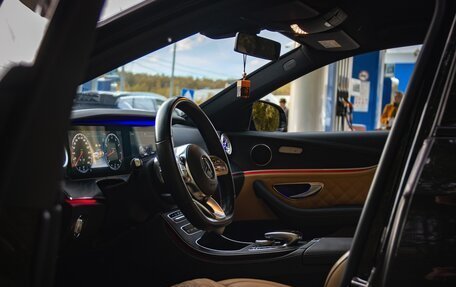 Mercedes-Benz E-Класс, 2019 год, 4 100 000 рублей, 31 фотография