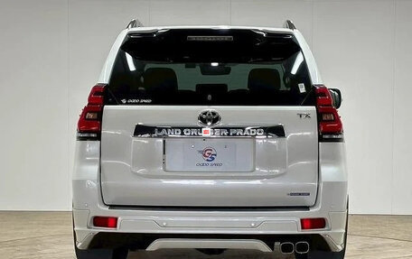 Toyota Land Cruiser Prado 150 рестайлинг 2, 2021 год, 3 585 777 рублей, 6 фотография