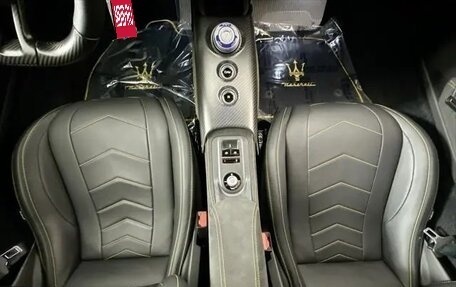 Maserati MC20, 2022 год, 19 000 000 рублей, 30 фотография