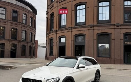 Mercedes-Benz E-Класс, 2019 год, 5 050 000 рублей, 4 фотография