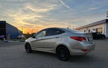 Hyundai Solaris II рестайлинг, 2011 год, 650 000 рублей, 4 фотография