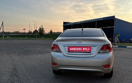 Hyundai Solaris II рестайлинг, 2011 год, 650 000 рублей, 3 фотография