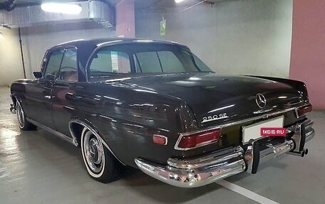 Mercedes-Benz W111, 1967 год, 6 000 000 рублей, 4 фотография