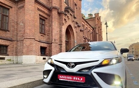 Toyota Camry, 2021 год, 2 490 000 рублей, 6 фотография