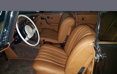 Mercedes-Benz W111, 1967 год, 6 000 000 рублей, 10 фотография