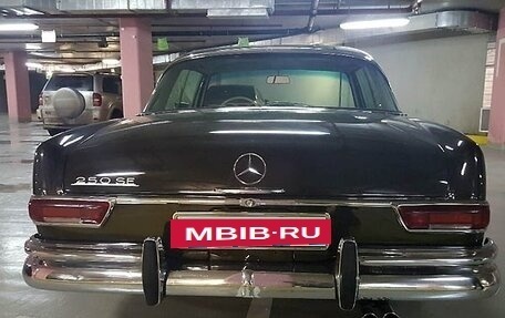 Mercedes-Benz W111, 1967 год, 6 000 000 рублей, 5 фотография