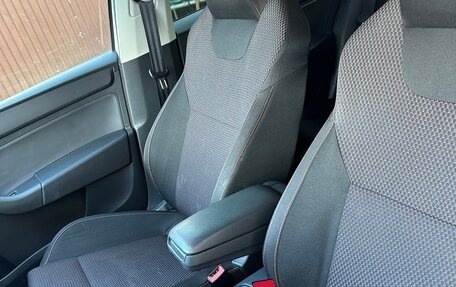 Skoda Rapid I, 2015 год, 1 375 000 рублей, 9 фотография
