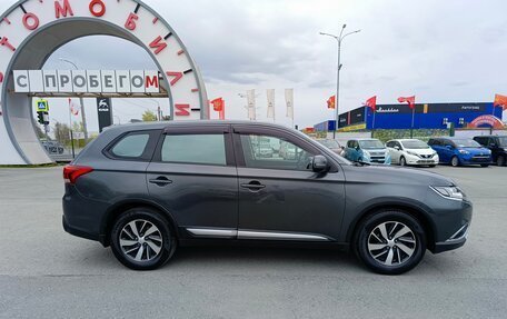 Mitsubishi Outlander III рестайлинг 3, 2017 год, 1 595 995 рублей, 8 фотография