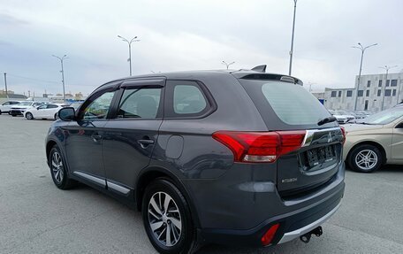 Mitsubishi Outlander III рестайлинг 3, 2017 год, 1 595 995 рублей, 5 фотография