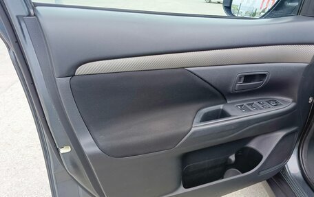 Mitsubishi Outlander III рестайлинг 3, 2017 год, 1 595 995 рублей, 10 фотография