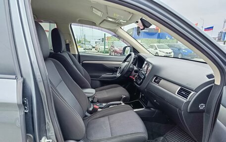 Mitsubishi Outlander III рестайлинг 3, 2017 год, 1 595 995 рублей, 14 фотография