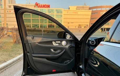 Mercedes-Benz E-Класс, 2016 год, 2 500 000 рублей, 11 фотография