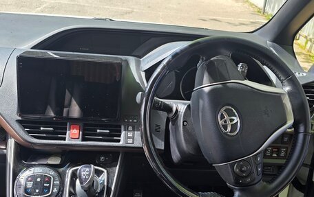 Toyota Esquire I, 2015 год, 2 100 000 рублей, 14 фотография